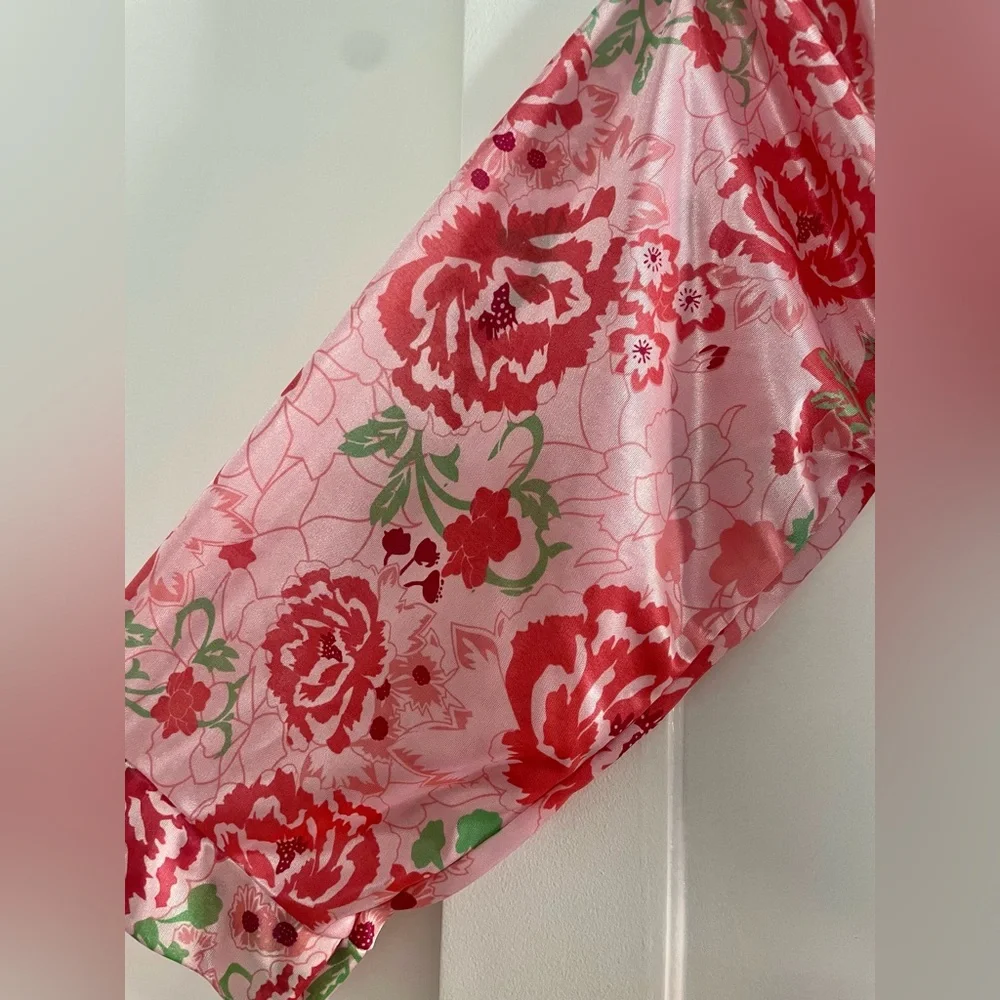 Silky Floral Robe! - Picture 4 of 5
